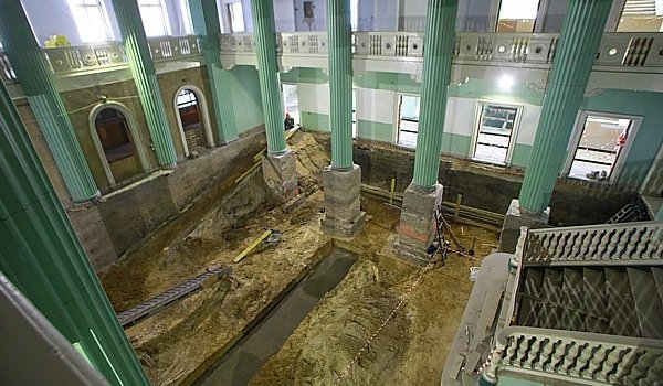 VEF kultūras pils ēkā veikti demontāžas darbi un uzsākti restaurācijas darbi.