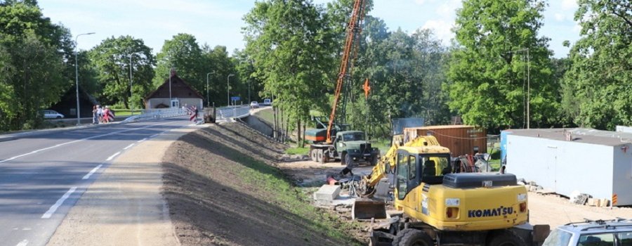 Noslēgumam tuvojas tilta būvniecības darbi Suntažos