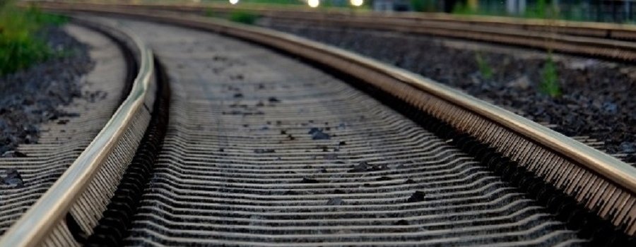 Rudenī Jūrmalā uz remonta laiku slēgs dzelzceļa pārbrauktuves Ķemeros, Slokā un Dubultos