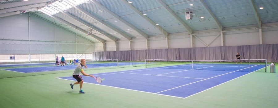 Paraksta līgumu par tenisa halles būvniecību Liepājā
