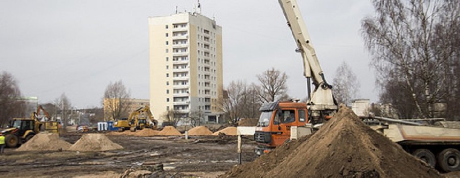 Ādaži: Notiek testa pāļu dzīšana jaunajai skolas ēkai