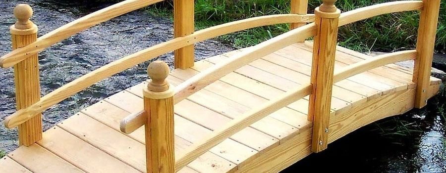 DARI PATS: Kā izveidot tiltiņu dārza dīķim ar savām rokām