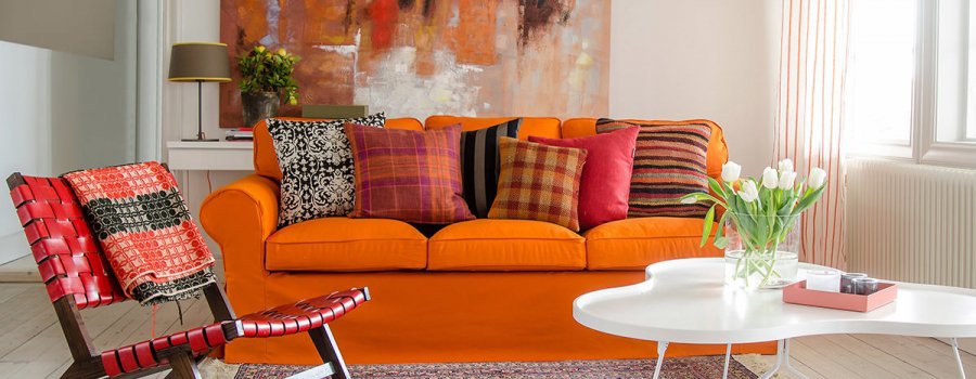 Dzīvojamā istaba ar apelsīnu garastāvokli