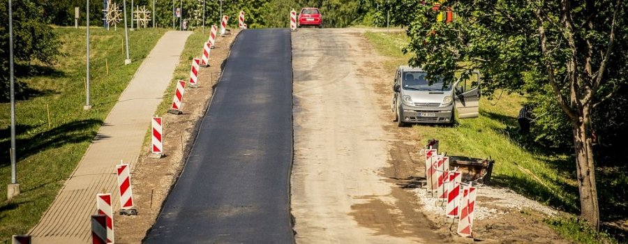 Ceļa būvdarbu gaita garākajā remontposmā pie Pāvilostas