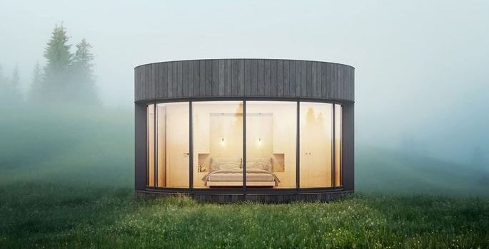 Lauku māja ar neparastu formu - franču arhitekti rada apaļas mikromājiņas