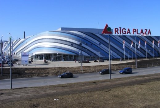Rīga plaza investēja pusmiljonu eiro ēdināšanas zonas Food plaza rekonstrukcijai