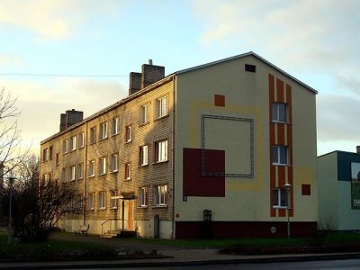 Ventspilī par 174 000 eiro atjaunos daudzdzīvokļu māju Sarkanmuižas dambī