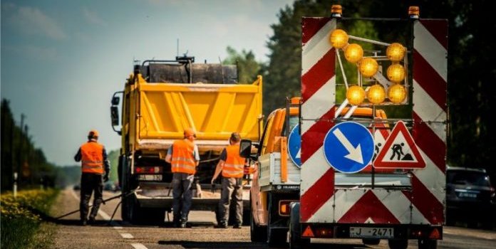 Uz Latvijas autoceļiem sākušies remontdarbi