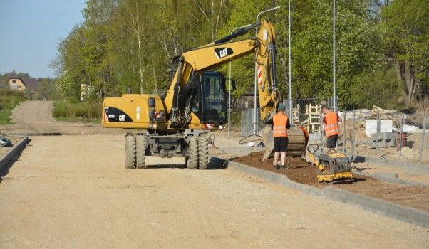 Turpinās ielu pārbūve Valmierā