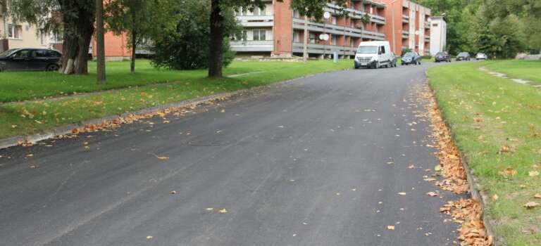 Par 1,4 miljoniem eiro Rūjienā uzlabots segums vairākām ielām