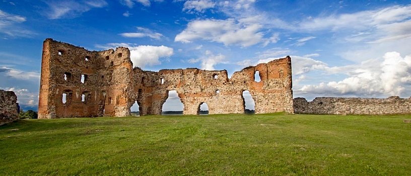 Labiekārtos Ludzas pilskalna teritoriju