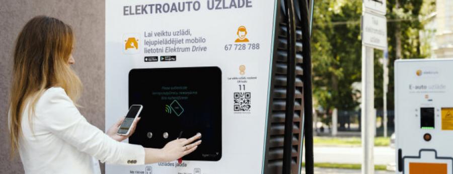 Publiskais elektroauto uzlādes tīkls Latvijā  - kā to ērti lietot?